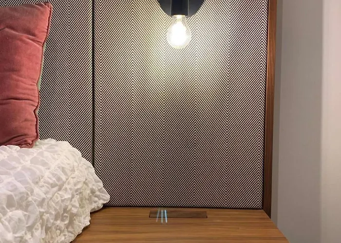 Tranquil Lakeside Villa *